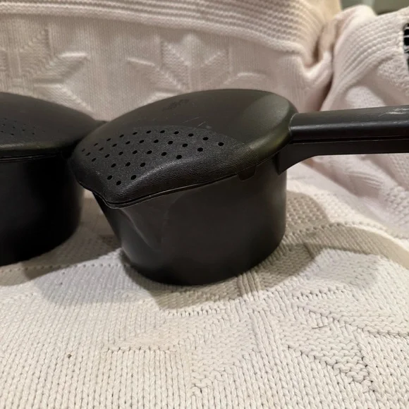 Pampered Chef Micro Cookers, 4 Cup & 8 Cup - Picture 3 of 7